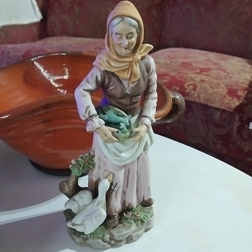 VINTAGE UCGC OLD WOMAN FIGURINE W/ GOOSE & BASKET OF FISH 13” Tall. EUC!.